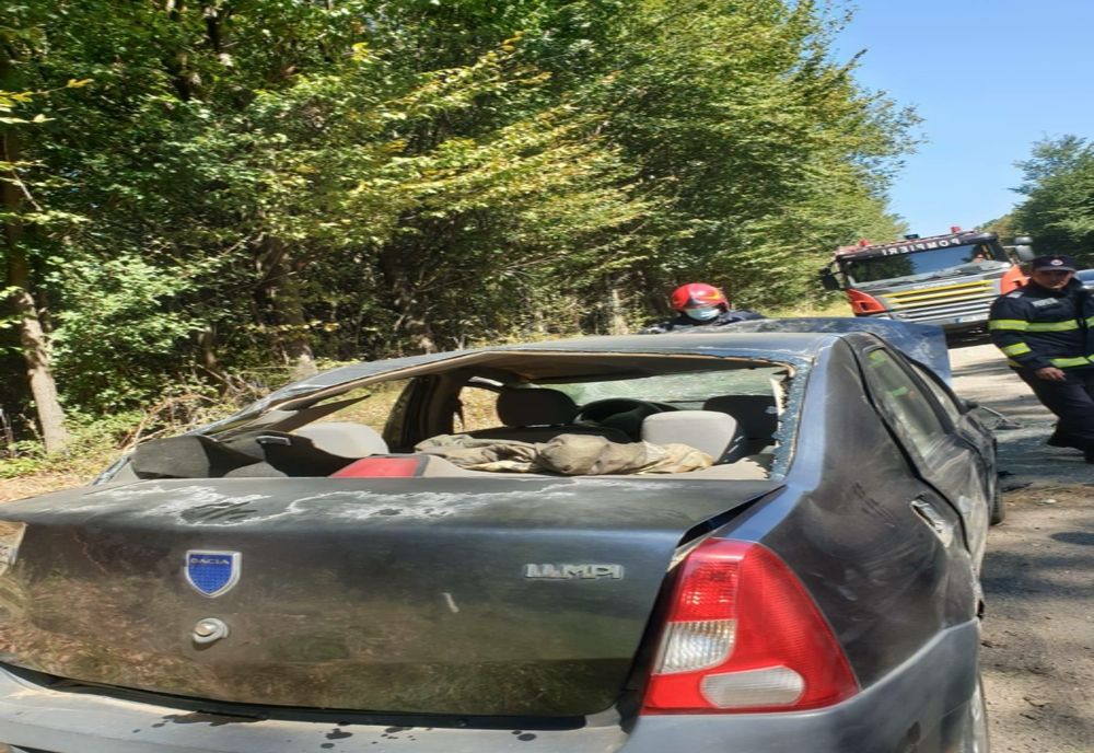 Accident la ieşire din Târgovişte. Un Logan s-a răsturnat de mai multe ori 