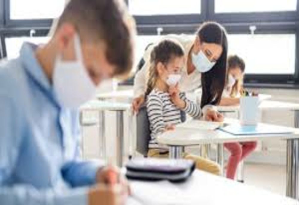 Elevii care îşi dau masca jos la şcoală vor avea nota scăzută la purtare