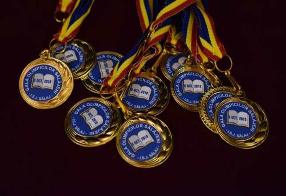 Sute de elevi au fost premiaţi de CJ Dâmboviţa, pentru rezultatele de la olimpiade şi concursuri  