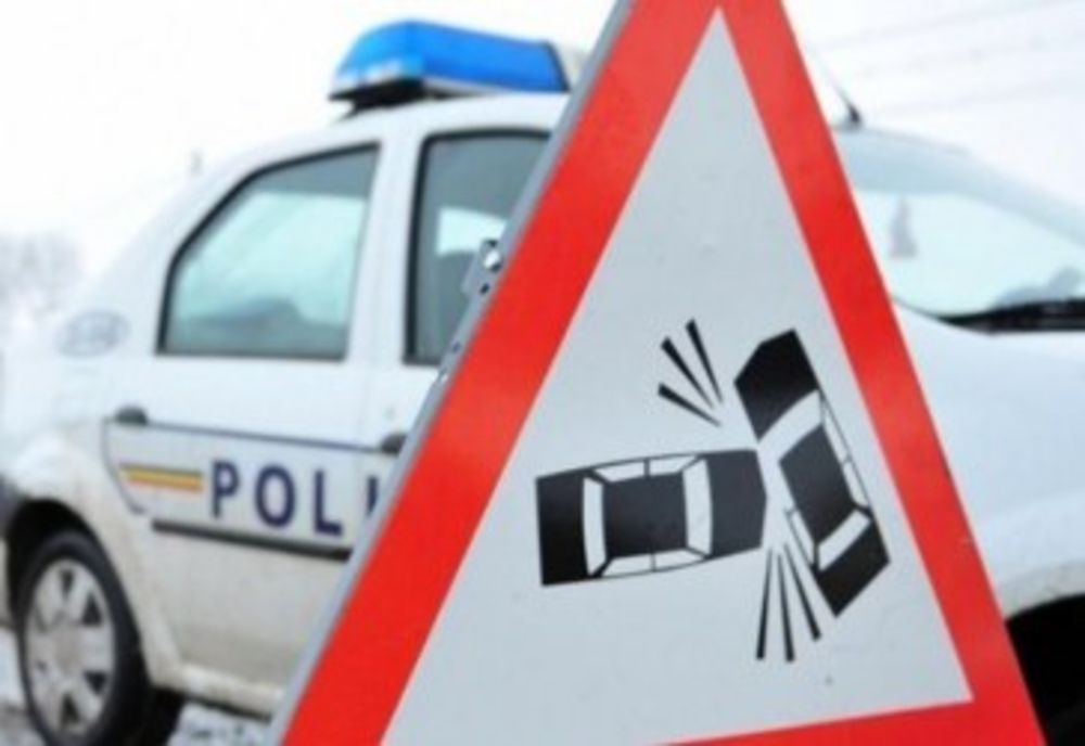 Dâmbovița. Tânără rănită după ce mașina în care se afla a intrat într-un cap de pod