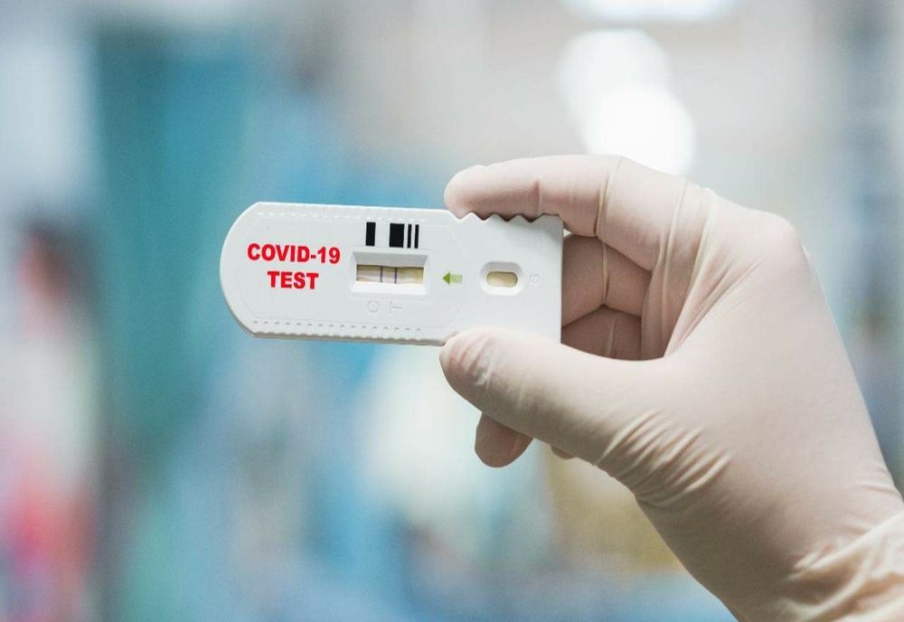 Unele țări au ridicat restricțiile pentru turiștii vaccinați. Companiile de transport solicită în continuare prezentarea unui test negativ PCR la îmbarcare