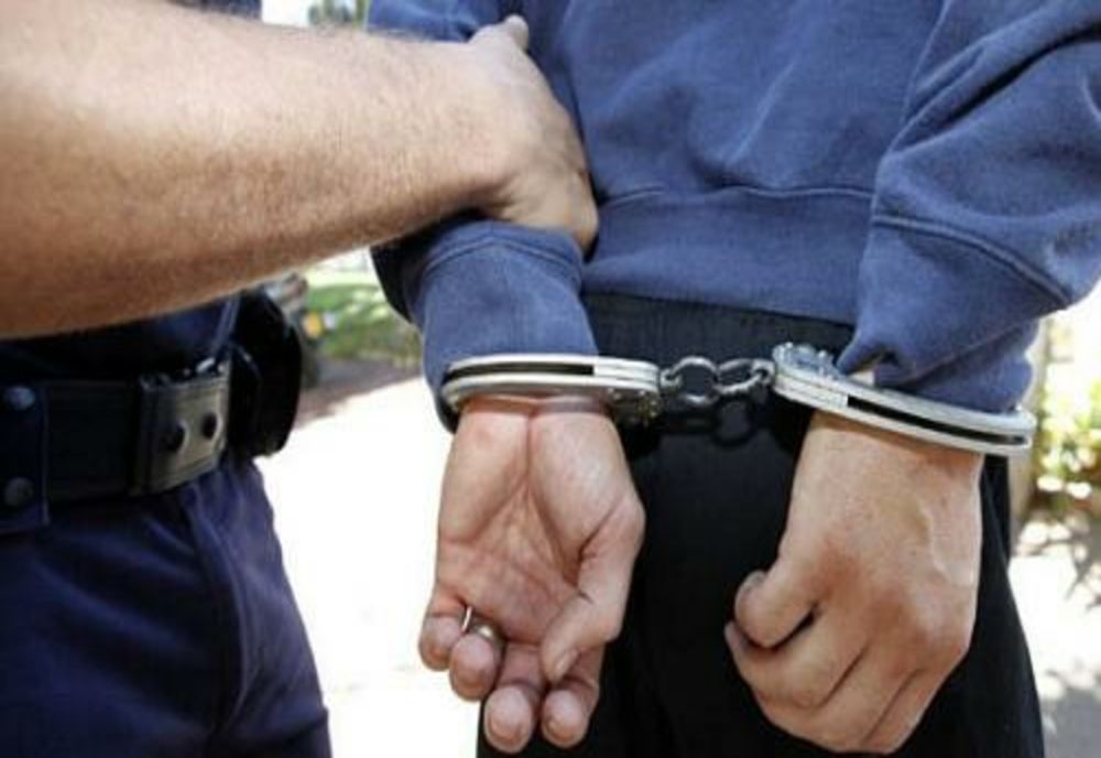 Bărbat din Dâmbovița, reținut de polițiști după ce a amenințat cu acte de violență o persoană care depusese plângere împotriva sa