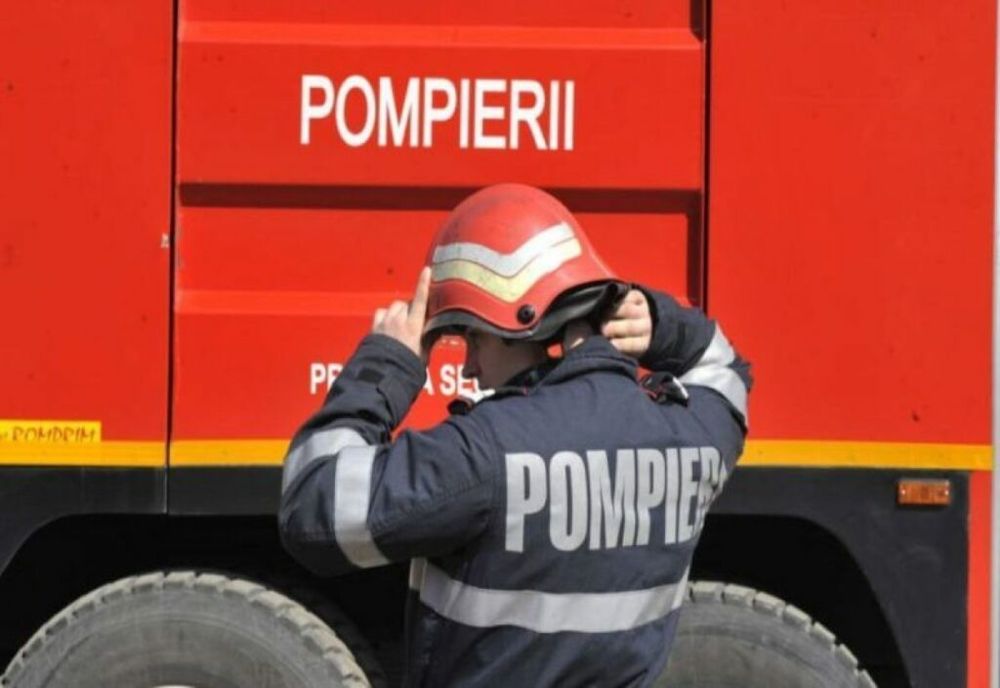 Incendiu violent la Corbii Mari. O anexă gospodărească, cuprinsă de flăcări