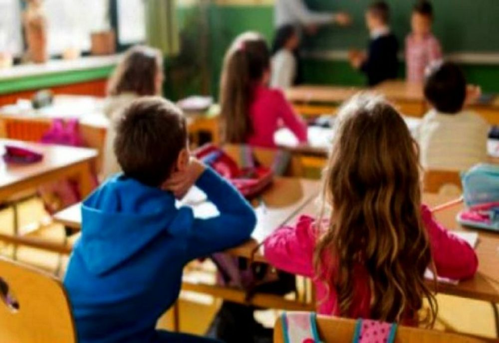 Începe testarea elevilor. În județul Dâmbovița au ajuns 147.000 de salivă anti-Covid 