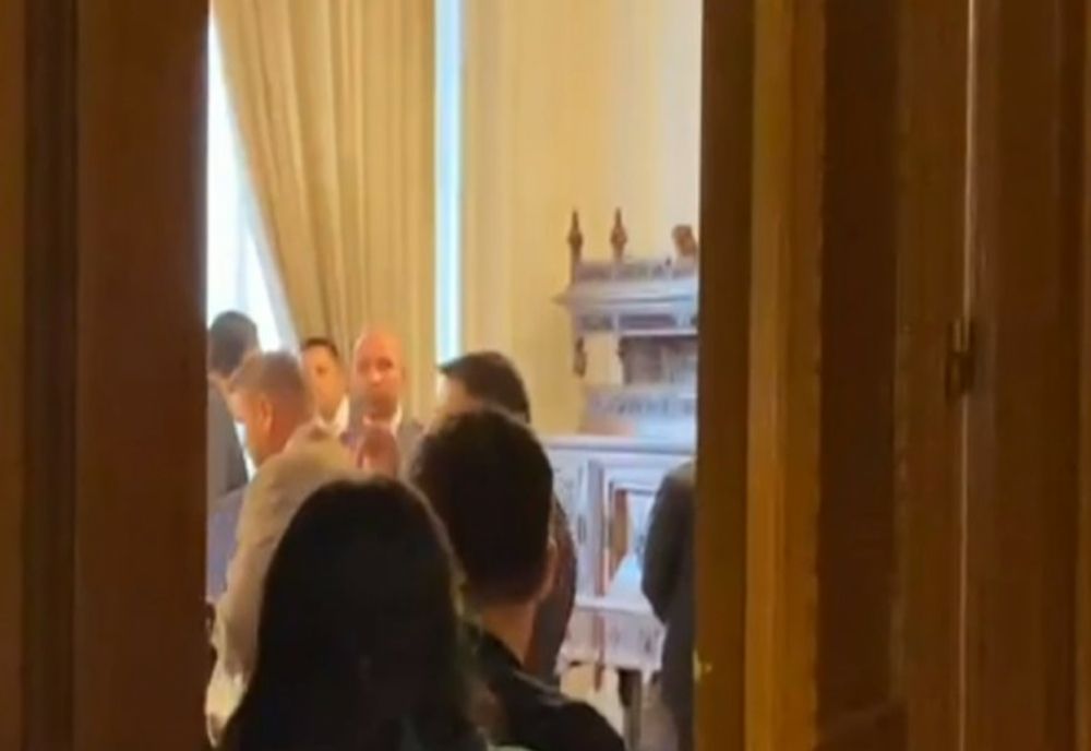 Petrecere privată, cu 46 de persoane, spartă de polițiști, în Dâmbovița 