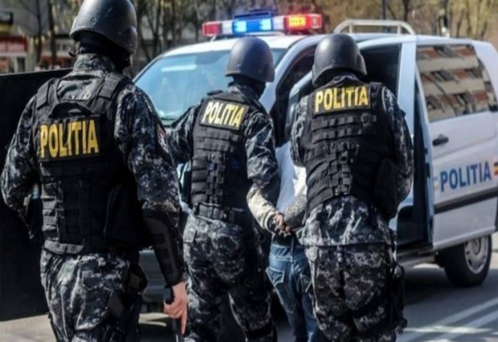 Dâmboviţa. Percheziţii domiciliare la proxeneţi şi traficanţi de persoane 