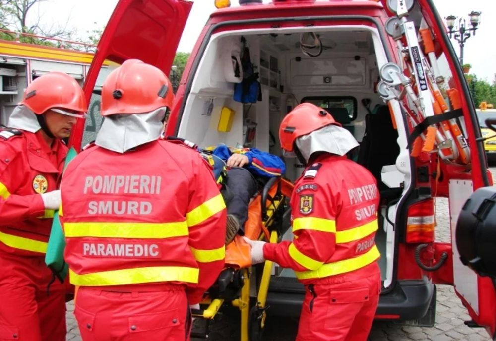 Impact între două autoturisme, în Dâmbovița! Două persoane au fost rănite