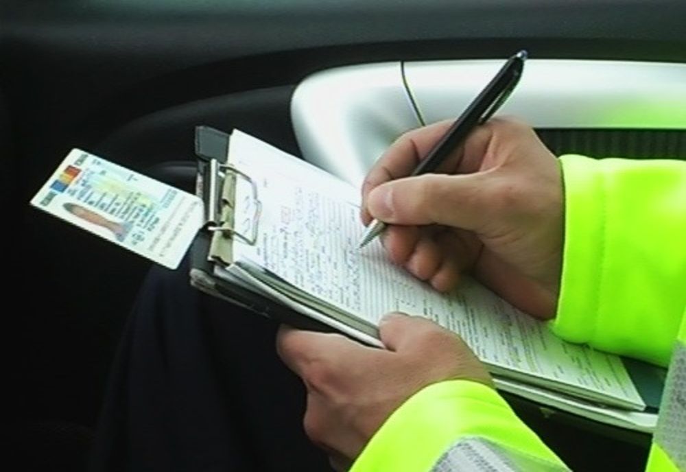 Reguli noi pentru românii care contestă amenzile contravenționale, inclusiv cele de circulație. Modificări aprobate de Parlament