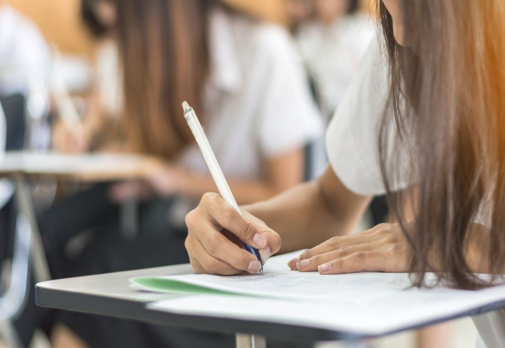 Evaluarea digitalizată a lucrărilor de examen, poate chiar de anul viitor. Cîmpeanu: “Proiectul pilot din Dâmbovița a fost un succes” 