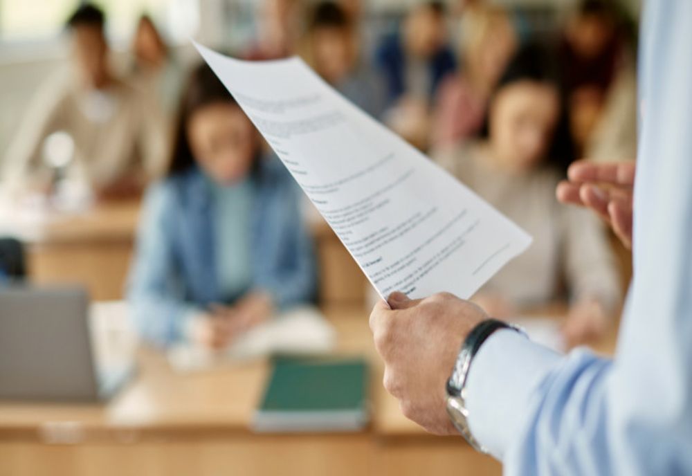 Sute de elevi din Dâmbovița s-au înscris pentru Examenul Național de Bacalaureat, sesiunea de toamnă