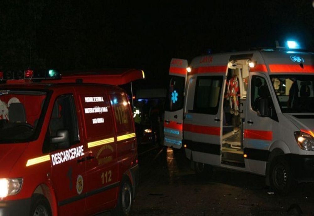 Dâmbovița. Accident între un autoturism și un microbuz de persoane