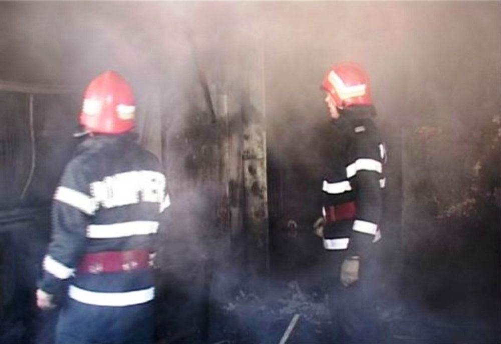 Dâmbovița! Incendiu violent într-o gospodărie din Costeşti din Vale