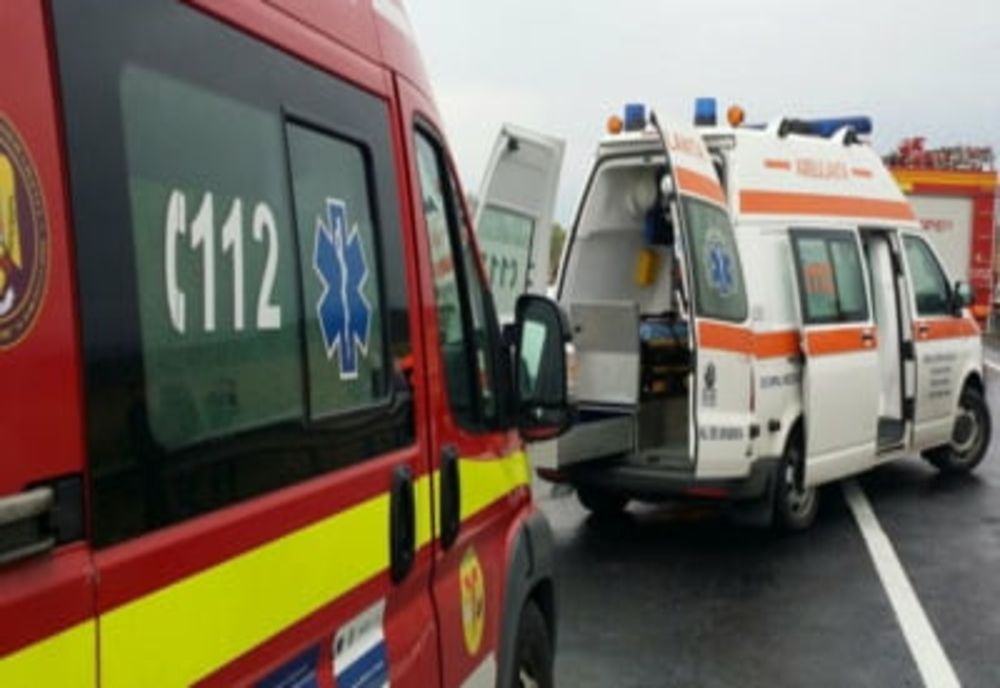 Dâmboviţa. Impact violent între o motocicletă și un autoturism în apropierea Târgoviştei. Trei persoane au fost rănite 