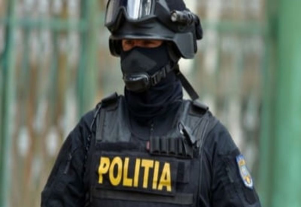 Percheziţii ale poliţiştilor din Moreni. Cinci persoane, conduse la audieri 