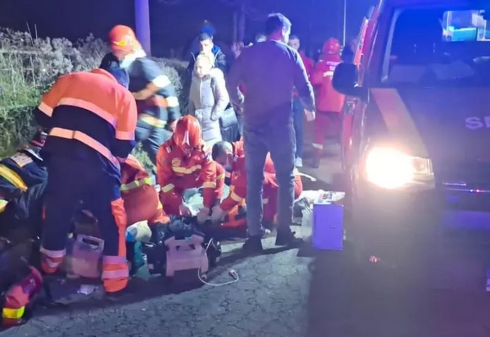 Dâmbovița. Mașină răsturnată în afara părţii carosabile pe DJ 711 A, la Corbii Mari. O persoană a avut nevoie de îngrijiri medicale