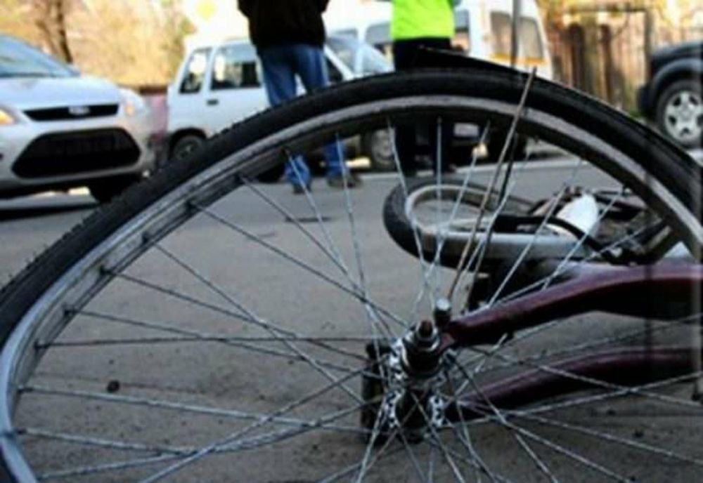 Dâmboviţa. Biciclist, lovit de o mașină la Titu