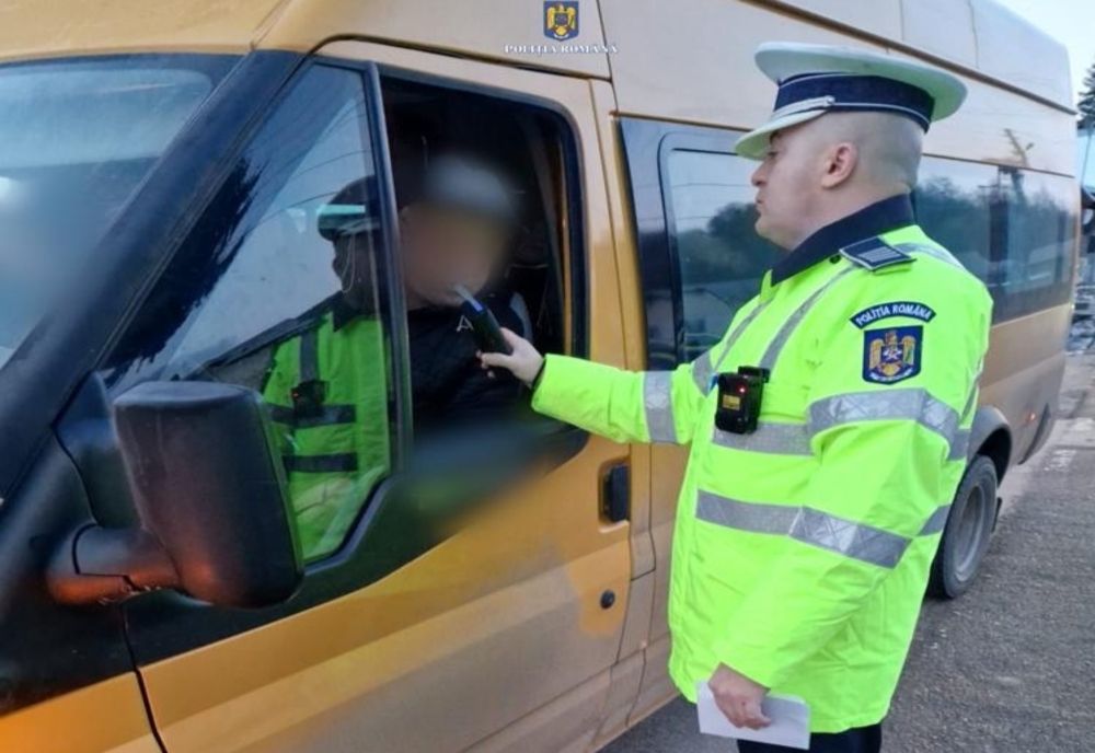 Dâmboviţa. Şoferul unui microbuz şcolar, prins beat criță la volan, în timp ce transporta elevi. Ce alcoolemie avea bărbatul 