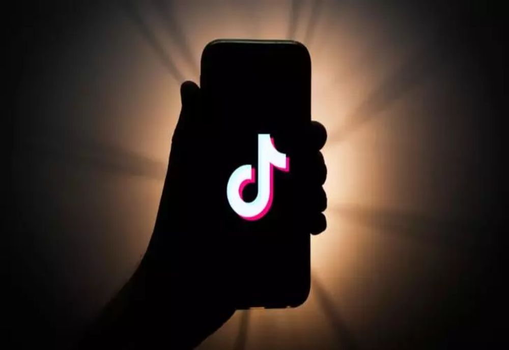 ALBANIA INTERZICE TIK TOK TIMP DE UN AN DUPĂ UCIDEREA UNUI ADOLESCENT 