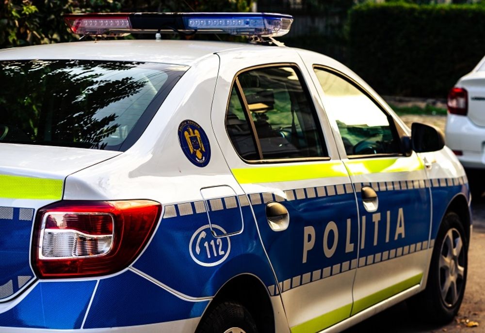 Dâmboviţa. Minoră lovită de o mașină după ce a coborât dintr-un autoturism
