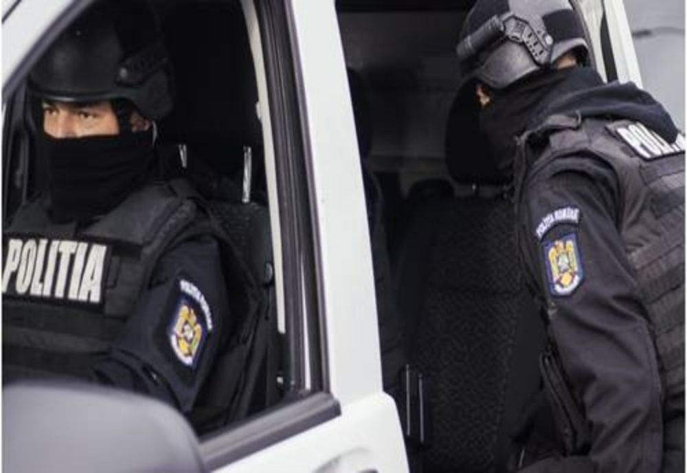 Ofiţer de poliţie judiciară, acuzat că ajuta traficanţi de droguri cu informaţii din anchete