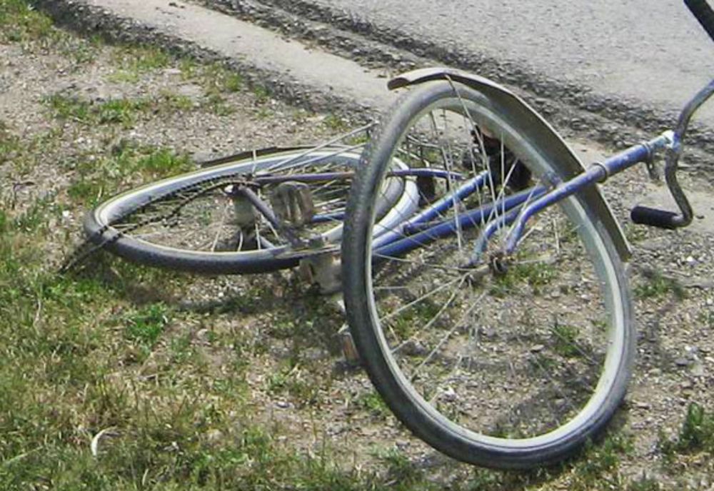 Dâmboviţa. Biciclist beat, lovit de o maşină