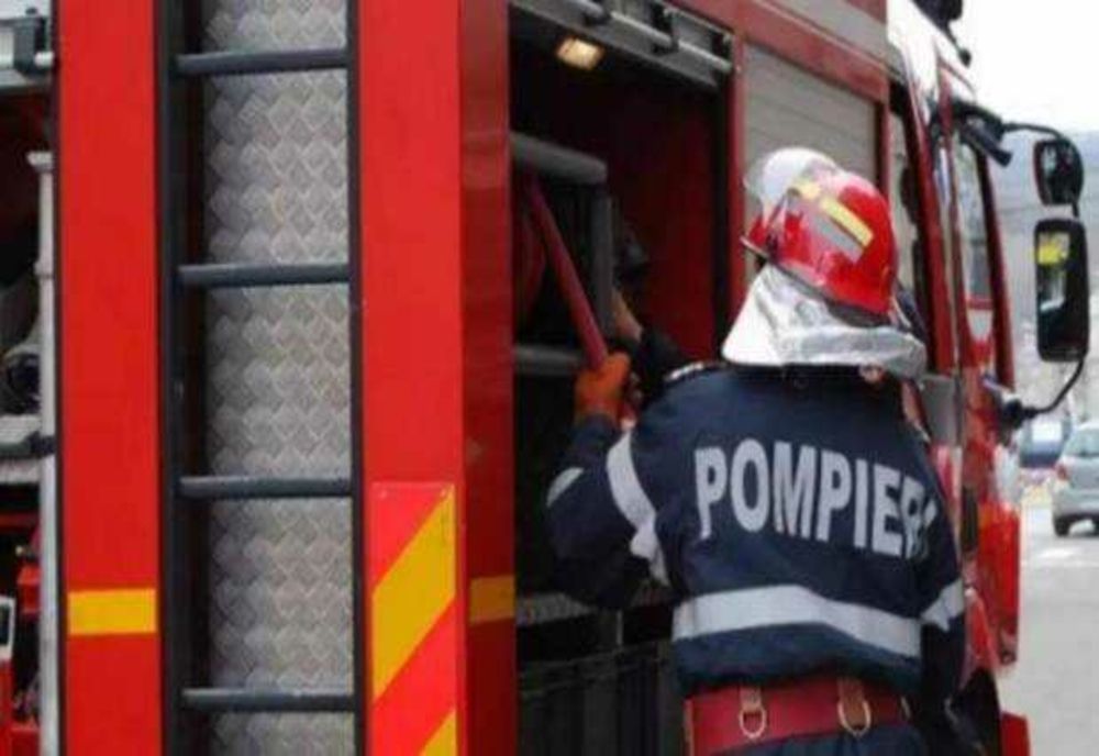 INCENDII DE VEGETAȚIE ÎN DÂMBOVIȚA. POMPIERII AU INTERVENIT ÎN MAI MULTE LOCALITĂȚI 