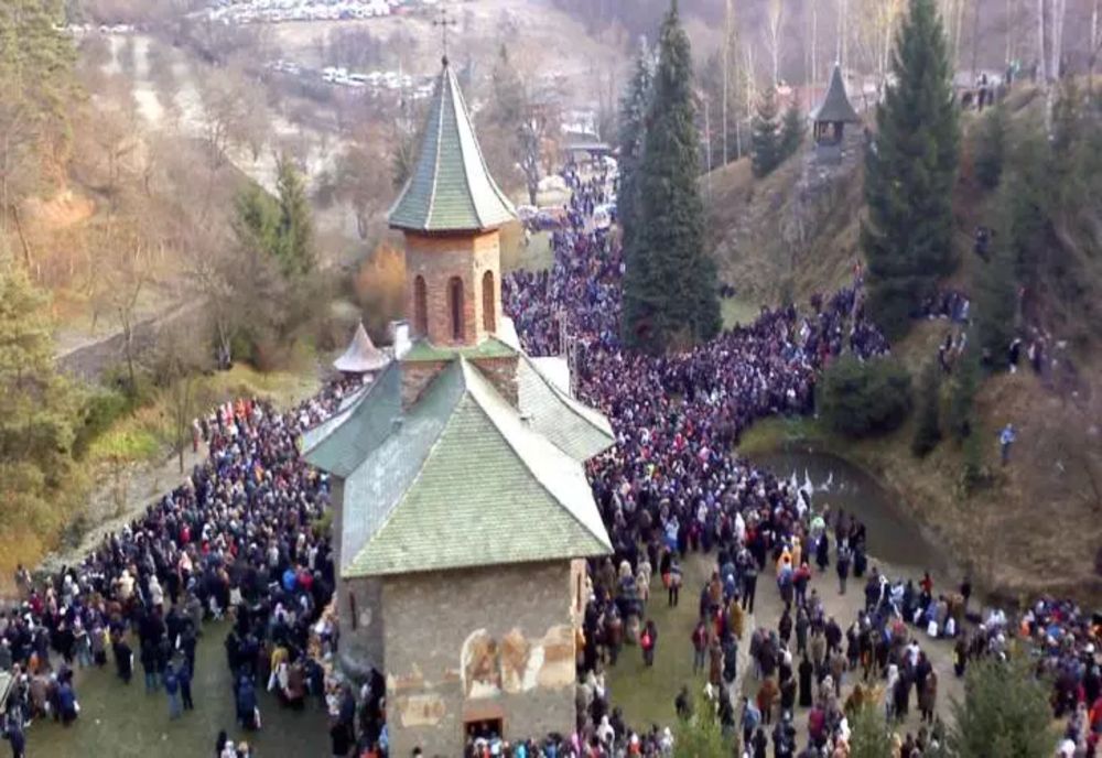 Sf. Arsenie Boca, canonizat OFICIAL azi. Pelerinaj uriaș la Prislop, sunt așteptați zeci de mii de credincioși - FOTO