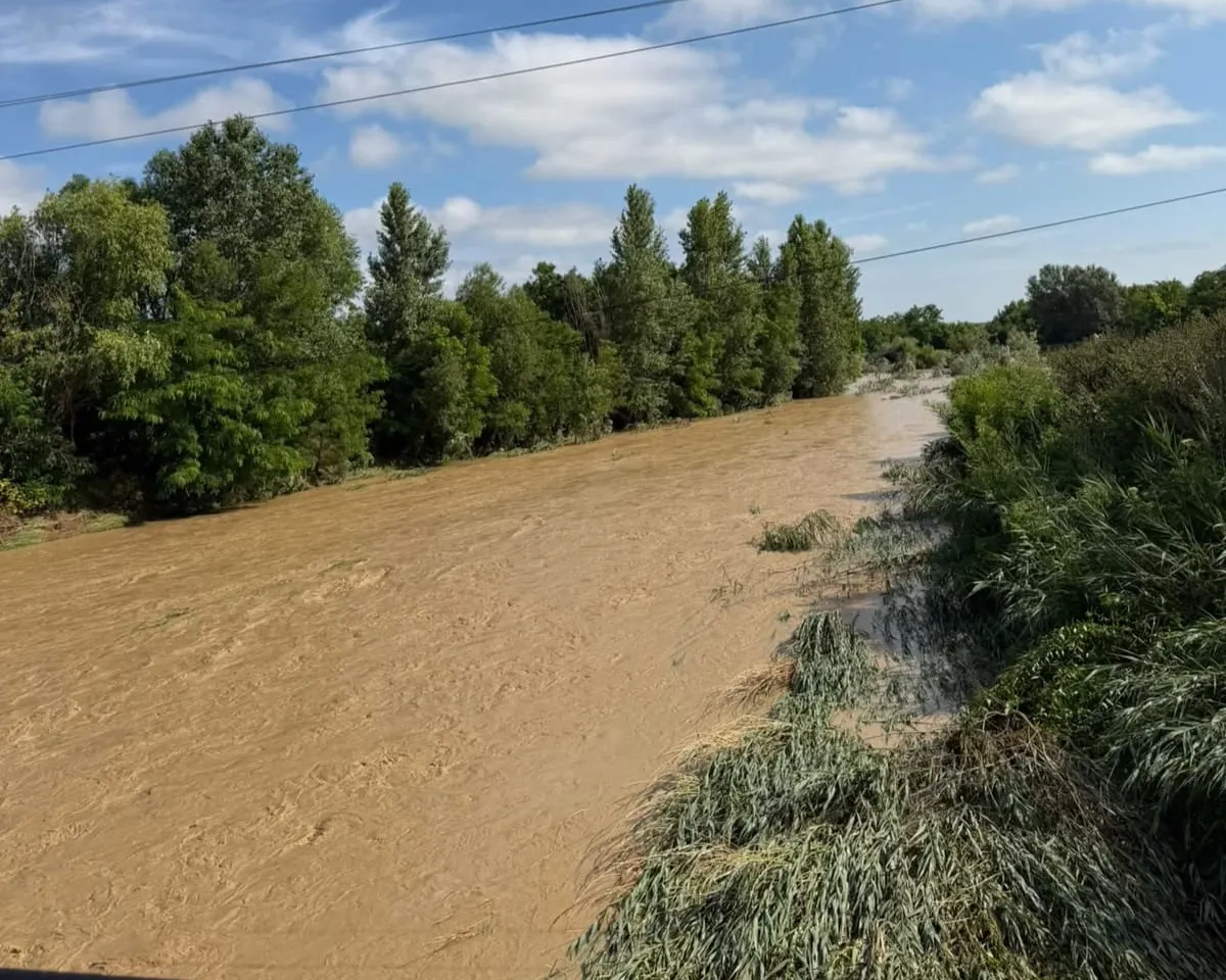 Cod Roșu de inundații și viituri rapide în Dâmbovița și Prahova. Avertizare hidrologică de ultimă oră pentru mai multe județe din România