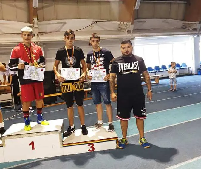 bronz-pentru-boxer