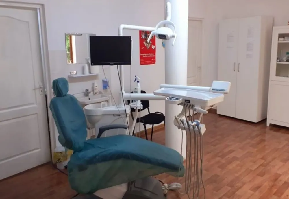 Anunț important pentru elevi. Două cabinete dentare școlare redeschise la Târgoviște