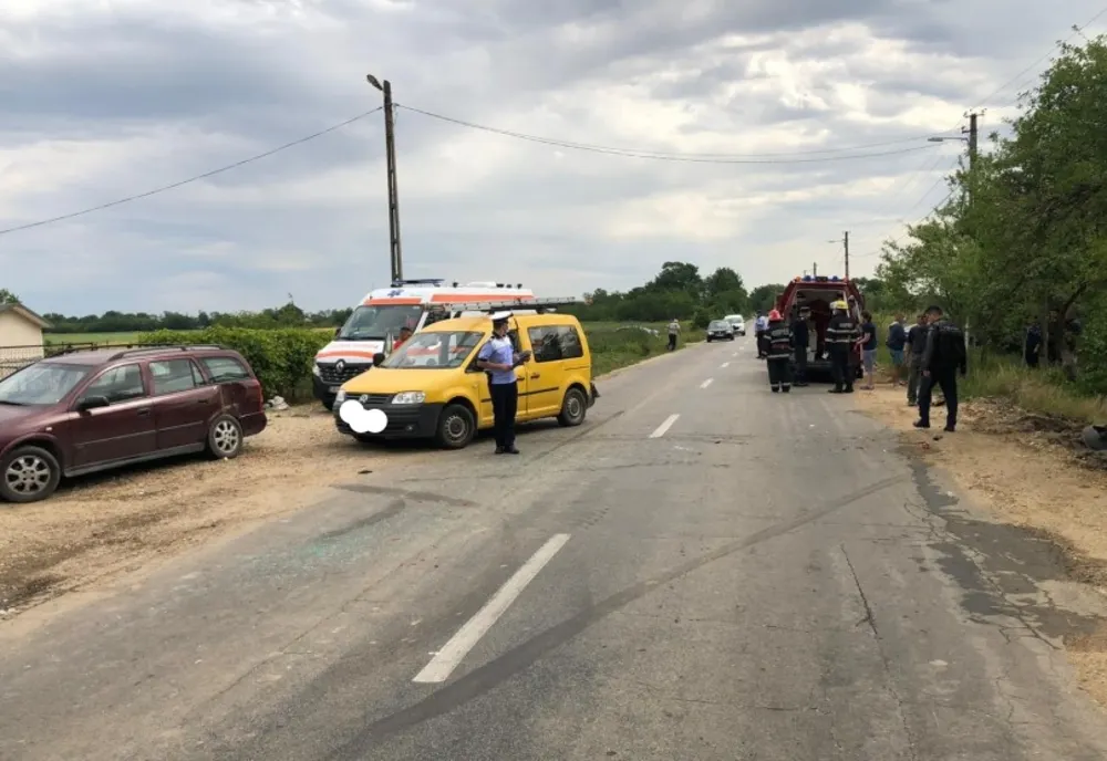 Coliziune auto în lanț, la Vișina, în județul Dâmbovița. O femeie a fost transportată de urgență la spital