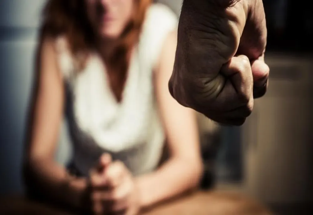 Bărbat de 42 de ani reținut de polițisti, după ce și-a amenințat soția. Barbatul a încălcat ordinul de protecție