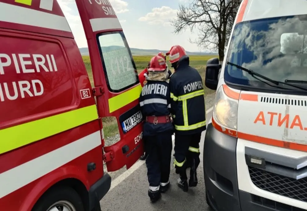 Un bărbat din Dâmbovița a fost rănit după ce s-a răsturnat cu mașina în șanț