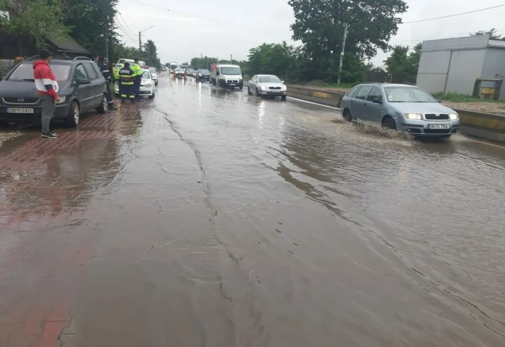 Ploile fac prăpăd în Dâmbovița! Pompierii intervin în mai multe localități din cauza inundațiilor la nivelul gospodăriilor