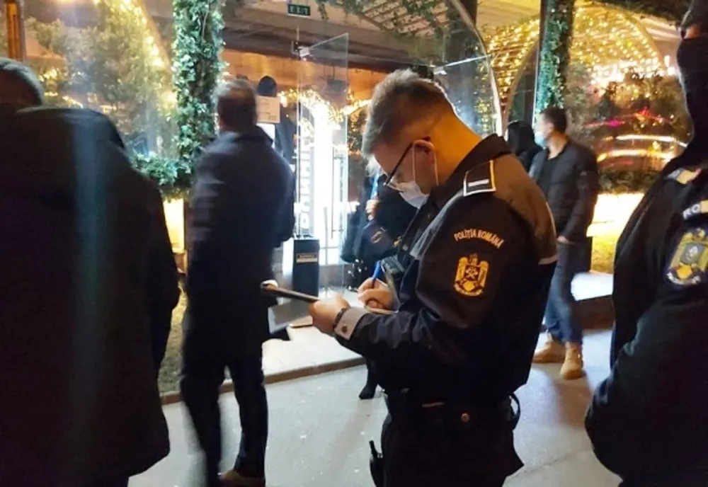 Dâmbovița: Polițiștii au oprit o nuntă cu zeci de invitați 