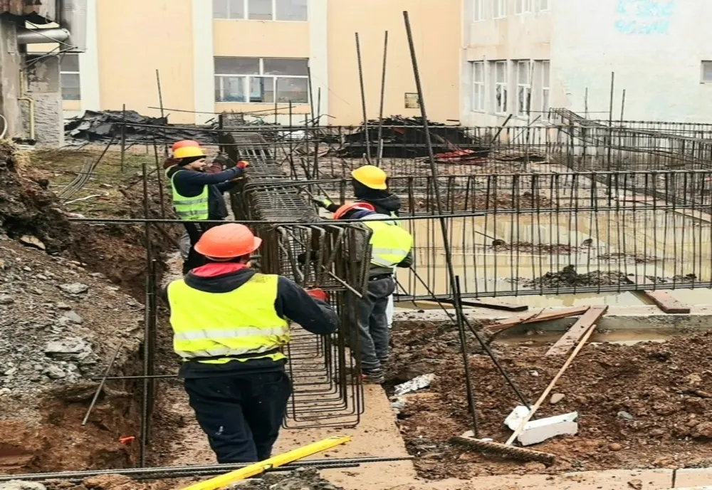 Lucrări de reabilitare la a treia școală din Târgoviște. Investiția se realizează din fonduri europene
