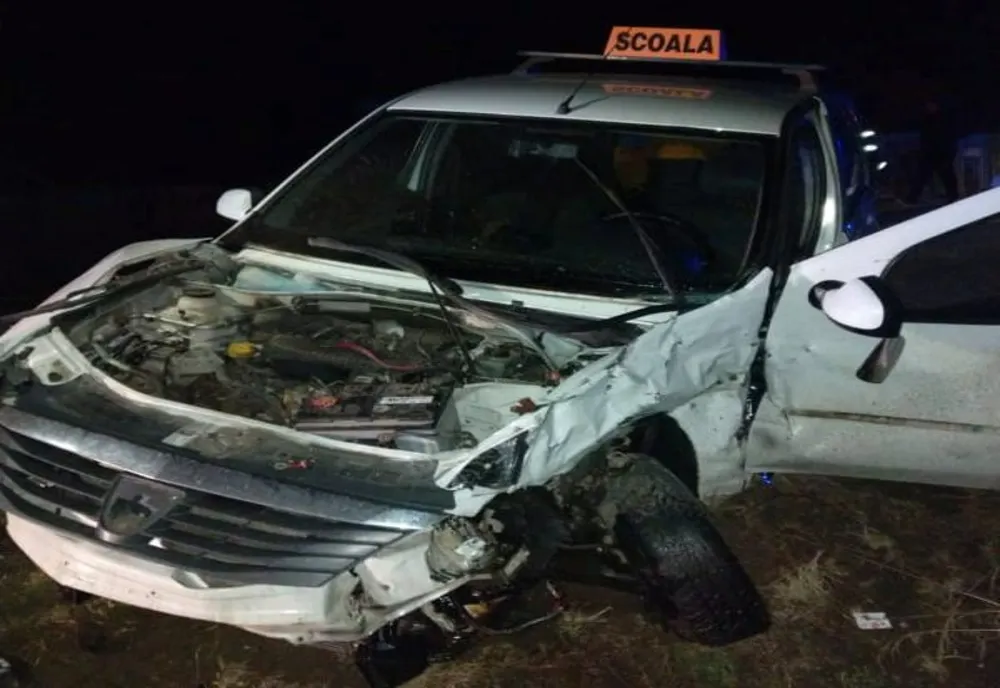 Accident violent de la Bolovani.A fost implicată o mașină utilizată la școala de șoferi. 7 persoane au fost accidentate