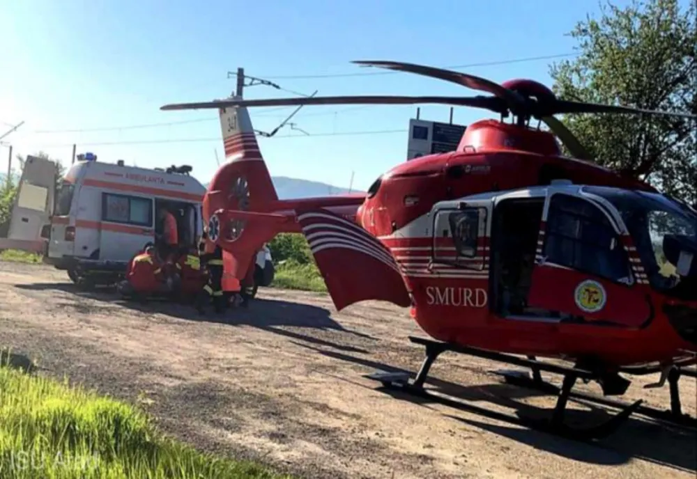 Accident rutier pe DJ 701, la Corbii Mari. Patru persoane, dintre care doi copii, au fost răniţi. O victimă a fost preluată de elicopterul SMURD