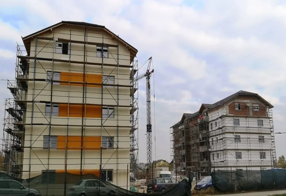Dâmboviţa. Lucrările la noile locuințe ANL de pe bulevardul Regele Ferdinand se apropie de finalizare