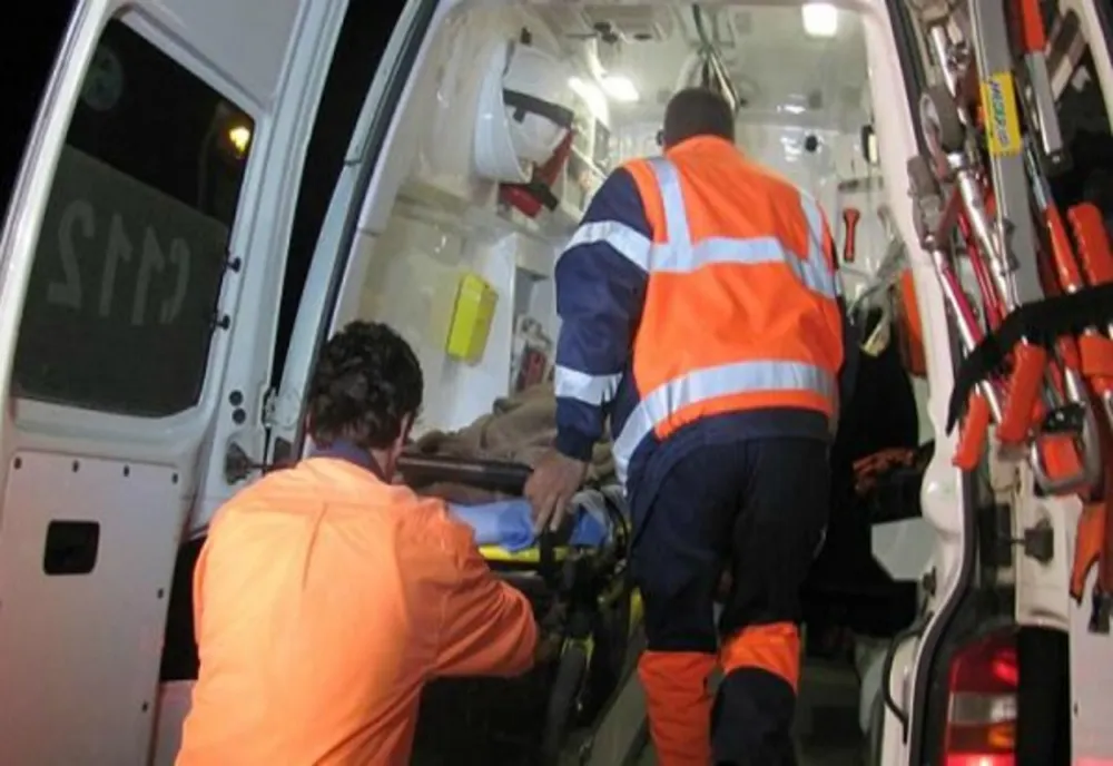 Accident rutier grav în Dâmbovița! O persoană se află în stop cardio-respirator după ce a ajuns cu mașina în afara părții carosabile