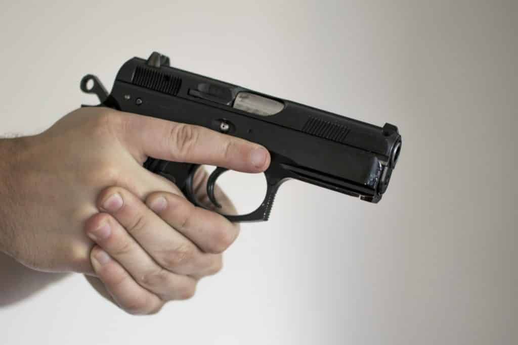 pistol cu gaze