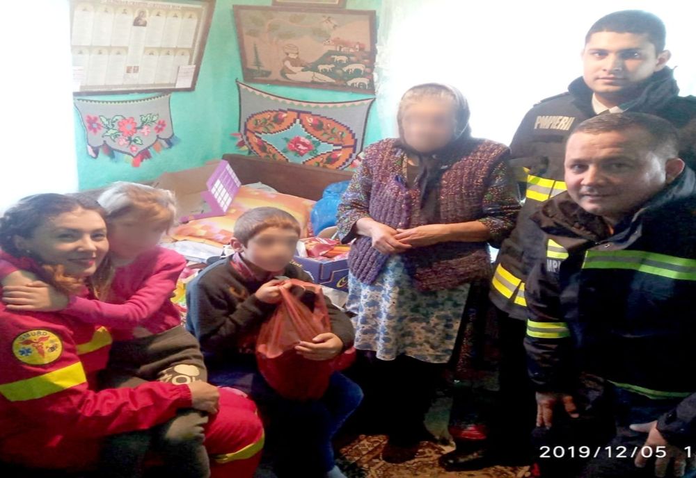 Doi frați, de 8 și respectiv 10 ani, au fost ajutați de pompieri, de "Ziua Voluntariatului"