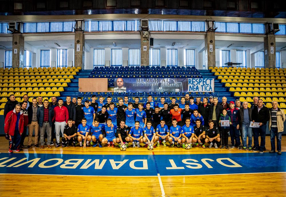 Competiție amicală de fotbal ,în memoria unui fost fotbalist târgoviștean, la Sala Sporturilor din Târgoviște
