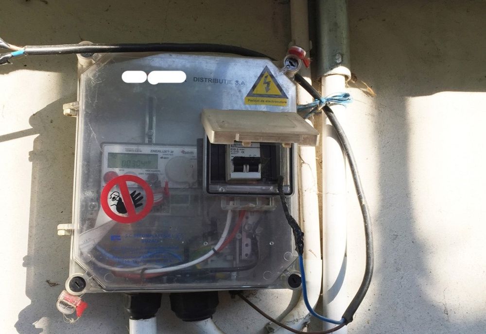 Dosare penale pentru 6 persoane racordate ilegal la rețeaua de energie electrică