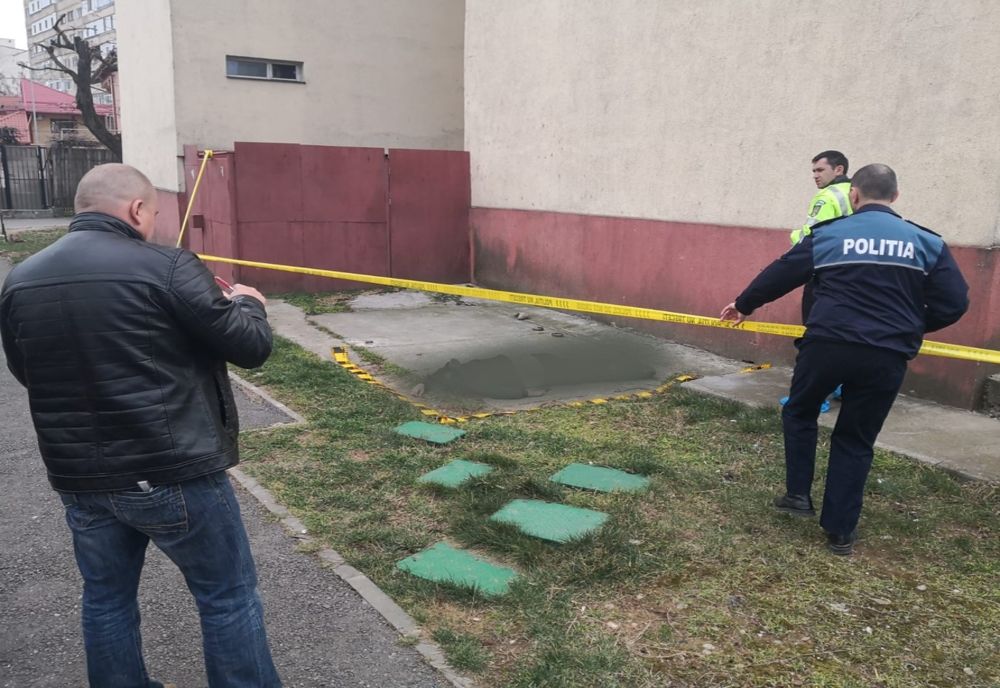 Video| Sinucidere sau crimă? Femeie decedată, după ce a căzut de la etajul unui bloc, din Târgoviște