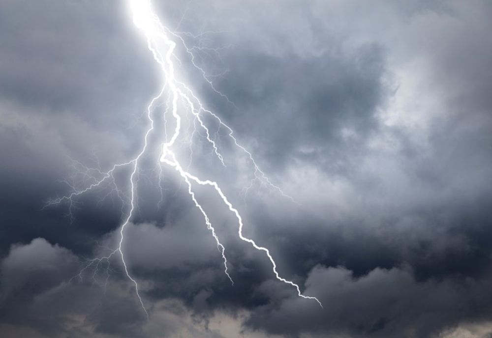 Atenție! Vremea schimba foaia. Furtuni și descărcări electrice, și în Dâmbovița, din 29 aprilie