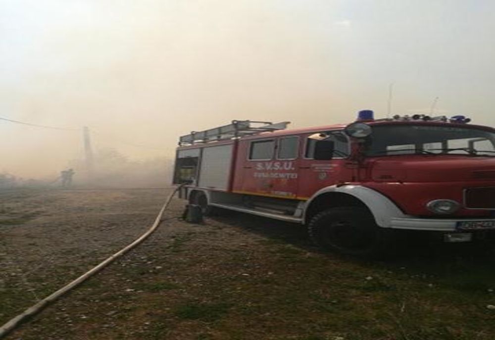 Foto| Puternic incendiu de vegetație la Ocnița. Mai bine de 20 de hectare de teren sunt cuprinse de flăcări