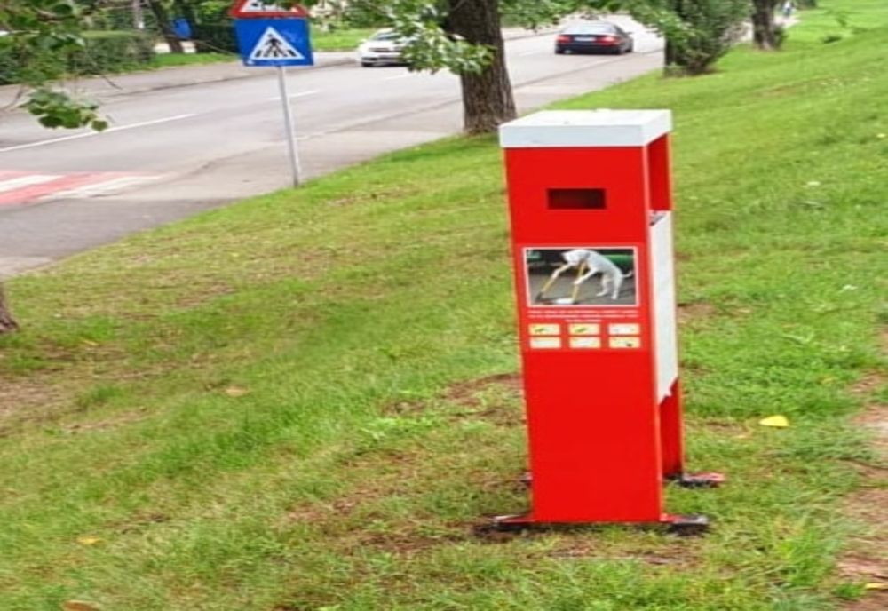 Acțiune ampla de amplasare de coșuri de gunoi speciale pentru câini, la Târgoviste