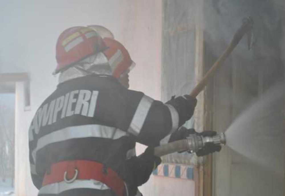 Alarmă într-un bloc, din cauza unei tigăi uitate pe foc