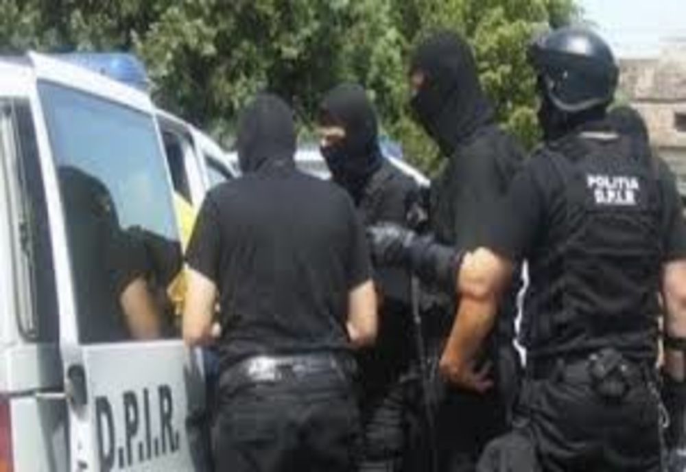 Percheziții în 11 județe pentru destructurarea unei grupări suspectată de mai multe infracțiuni